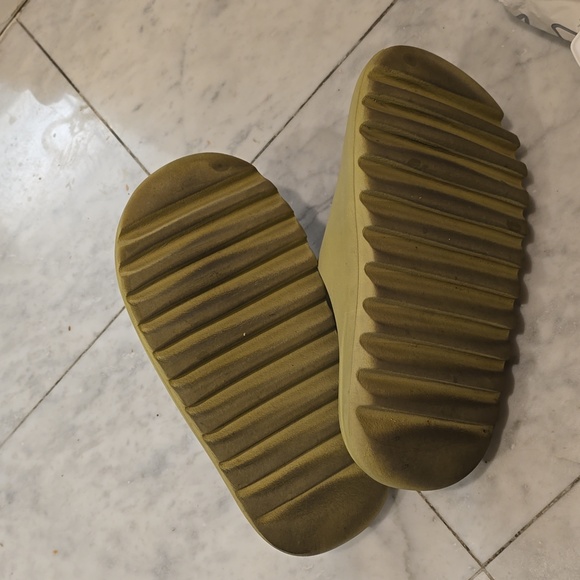 Yeezy Slide Resin Mens US 5, Womens US 6 - Picture 5 of 7